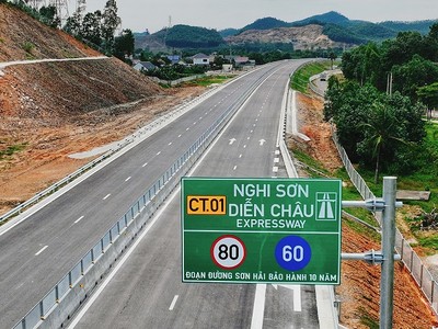 Một đoạn cao tốc Nghi Sơn - Diễn Châu.