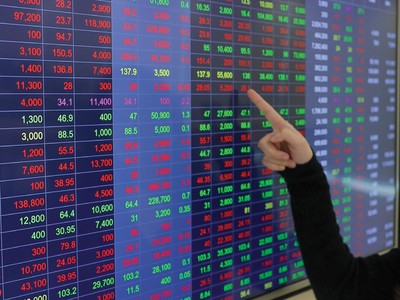 Một số nhóm ngành đang có tín hiệu tích cực như phân bón, khu công nghiệp, chứng khoán, dệt may, thủy sản…