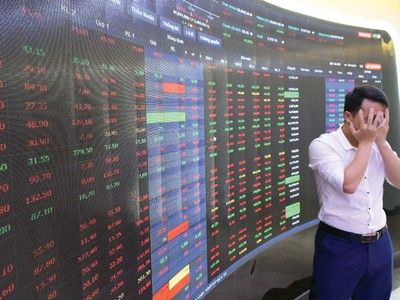 VN-Index đã đánh mất thành quả tăng từ tháng 5 đến tháng 8, trở về mức trung bình trong 4 tháng đầu năm