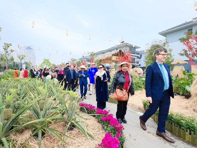 Khai mạc đường hoa xuân lớn nhất phía Tây Hà Nội - Home Hanoi Xuan 2024 tại Mailand Hanoi City