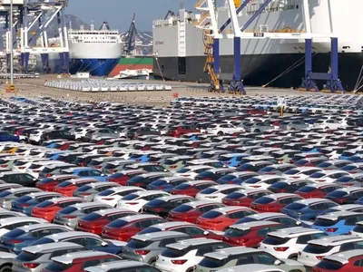 Dàn xe xuất khẩu tập kết tại cảng Yên Đài, Trung Quốc