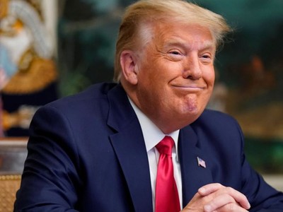 Cựu Tổng thống Mỹ Donald Trump đang nắm giữ hàng triệu USD tiền điện tử