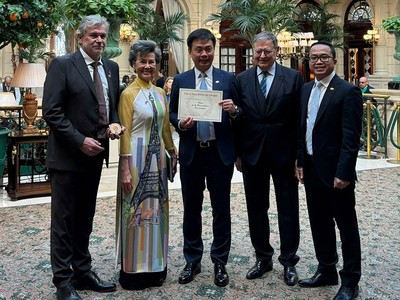 FPT nhận giải thưởng của Diễn đàn Kinh tế Pháp ngữ