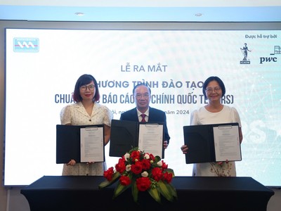 Đại diện VAA, PwC Việt Nam và ICAEW ký kết Thỏa thuận hợp tác.