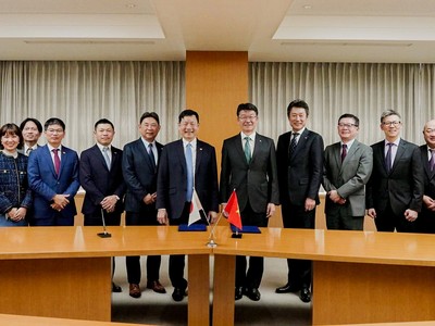 Lễ ký kết diễn ra tại Trụ sở chính của Tập đoàn DENSO tại Aichi với sự tham dự của Tiến sĩ Trương Gia Bình, Chủ tịch Tập đoàn FPT, ông Shinnosuke Hayashi, Chủ tịch kiêm CEO Tập đoàn DENSO và các lãnh đạo cấp cao của hai bên công ty.