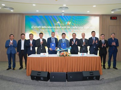 Vietnam Airlines và FPT tăng cường hợp tác chiến lược toàn diện
