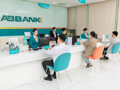 Nhân dịp sinh nhật lần thứ 32, ABBANK tặng miễn phí 320 tài khoản số đẹp mỗi thứ 6 hàng tuần, đồng thời tặng thêm 0,2% lãi suất cho khách hàng gửi tiết kiệm tại quầy từ nay đến 30/6/2025.