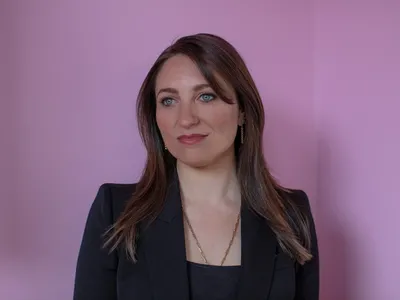 Bà Mary-Catherine Lader.