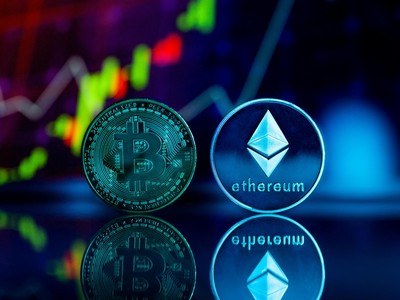 Dòng tiền "cuồn cuộn" đổ vào Bitcoin và Ethereum, vốn hóa thị trường tiền số đạt kỷ lục mới