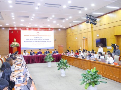 Toàn cảnh họp báo.