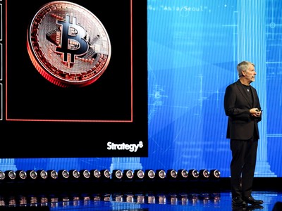 Strategy tiếp tục bán Bitcoin