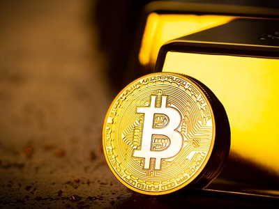 Nhà đầu tư ồ ạt gom cả Vàng lẫn Bitcoin