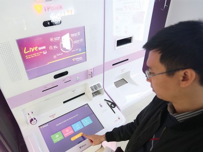 Một số ngân hàng tại Việt Nam như TPBank đang triển khai có tính thí điểm phương thức giao dịch trực tuyến