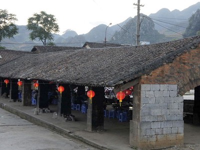 Nói đến phố cổ, người ta dễ liên tưởng đến Hà Nội, hay Hội An, nhưng ít ai biết rằng, Việt Nam còn phố cổ Đồng Văn được xếp hạng di tích cấp quốc gia