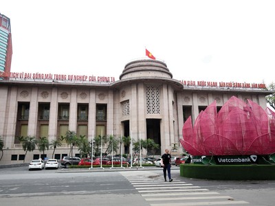 Chứng khoán tăng trưởng, cơ hội thoái và tăng vốn tại ngân hàng