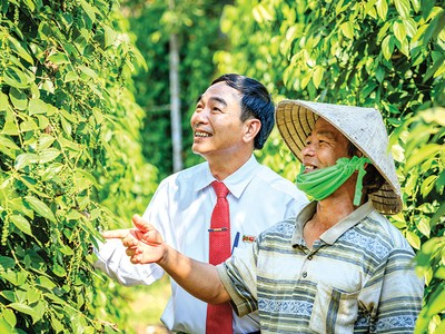 Cán bộ Agribank luôn sâu sát nông dân, nông thôn để tăng hiệu quả đồng vốn