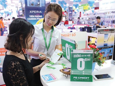 Bên cạnh nhóm công ty tài chính lớn, có quy trình kiểm soát cho vay nghiêm ngặt như FE Credit thì đâu đó vẫn còn hiện tượng dễ dãi khi cho vay tiêu dùng