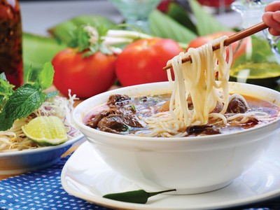 Năm Kỷ Hợi thưởng thức bún bò giò heo xứ Huế