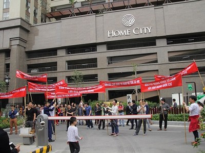 Địa ốc 7 ngày: Bế tắc chuyện tìm “lối đi” tại Home City Trung Kính