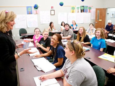 Chuyện doanh nghiệp “làm” giáo dục