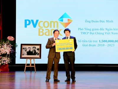 PVcomBank trao học bổng 1,5 tỷ đồng cho sinh viên Đại học Kinh tế Quốc dân