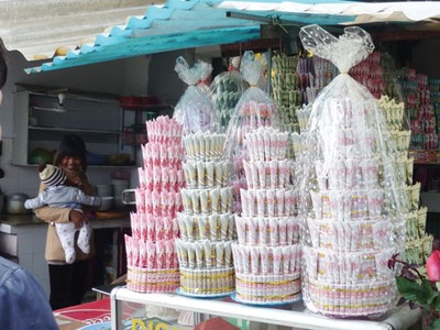 Đổi tiền lẻ vẫn diễn ra tràn lan 