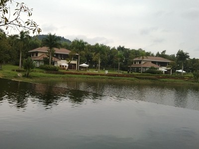 Biệt thự triệu đô vẫn đắt hàng