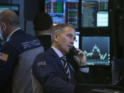 Phố Wall nhanh chóng phục hồi nhờ dữ liệu kinh tế khả quan - Ảnh: Reuters