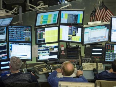 Chỉ số VIX đo lường sự sợ hãi của Phố Wall tăng mạnh 12% trong phiên thứ Năm - Ảnh: Reuters