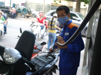 Giá dầu đồng loạt giảm, vẫn giữ nguyên giá xăng