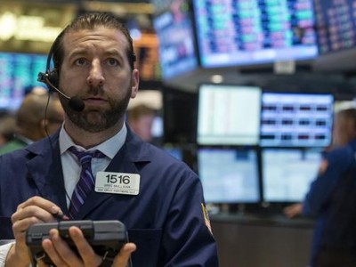 Phố Wall giảm mạnh trong phiên 20/5 do ảnh hưởng từ kết quả kinh doanh kém khả quan - Ảnh: Reuters