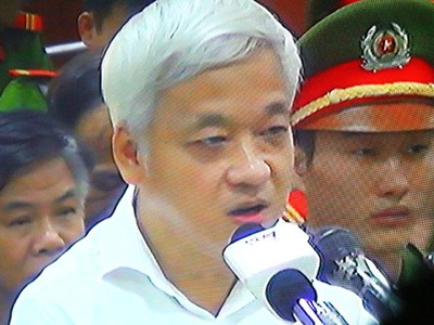 Bị cáo Nguyễn Đức Kiên trong phiên xử chiều 2/6 (ảnh chụp qua màn hình)