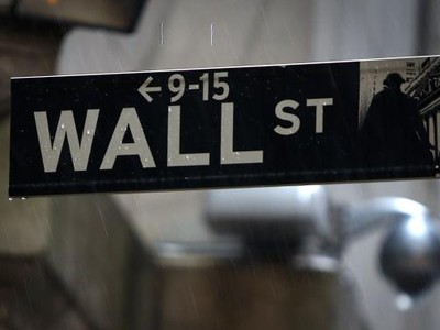 Phố Wall đang đi ngược các thông tin kinh tế - Ảnh: Reuters
