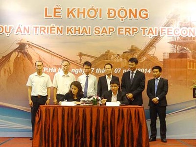 Lễ ký kết trao đổi tài liệu triển khai giữa FECON và FPT IS