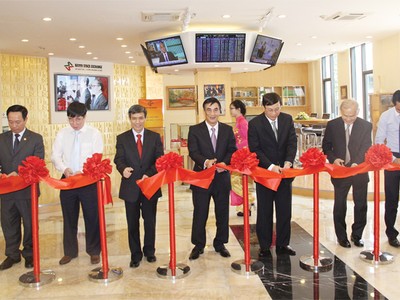 Lễ khai trương “Góc nhà đầu tư” - không gian phổ biến kiến thức cho nhà đầu tư tại HNX ngày 24/7/2014