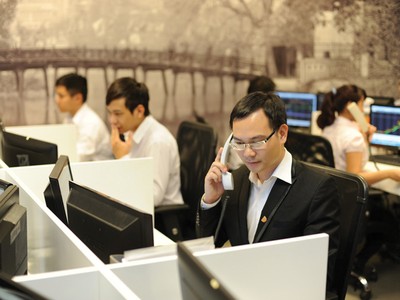 Người môi giới cần có lòng yêu nghề để bám trụ với TTCK luôn có nhiều biến động