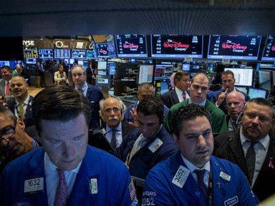 Phố Wall lại giảm mạnh do lo ngại FED sớm tăng lãi suất và khủng hoảng Ukraine lan rộng - Ảnh: Reuters
