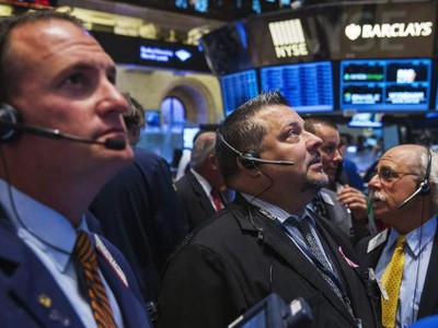 Phố Wall hồi phục mạnh trong phiên cuối tuần - Ảnh: Reuters