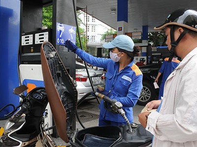 Doanh nghiệp xăng dầu được tự tăng giá 3%