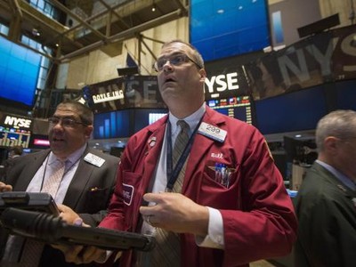 Phố Wall liên tiếp thiết lập đỉnh cao lịch sử trong các phiên cuối tuần - Ảnh: Reuters