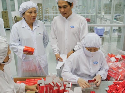 Dược phẩm là một trong những ngành được đánh
giá có triển vọng trong những tháng cuối năm - Ảnh: Hoài Nam