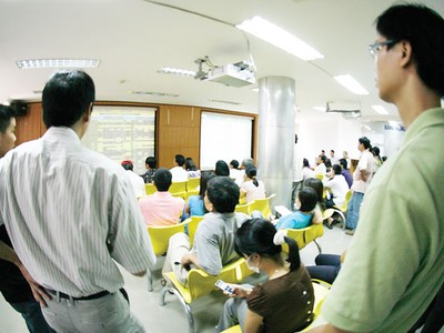 Tin tốt “ào ào” ra thị trường