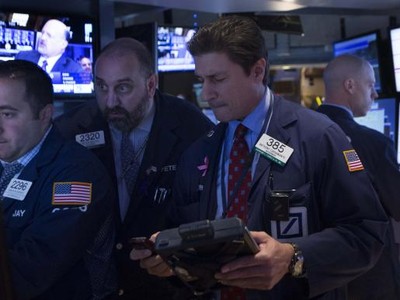 Phố Wall tăng mạnh nhờ kết quả kinh doanh quý III khả quan của các doanh nghiệp và thông tin từ ECB - Ảnh: Reuters