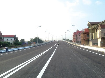 Chuẩn bị thông xe cầu vượt đường sắt Bắc - Nam