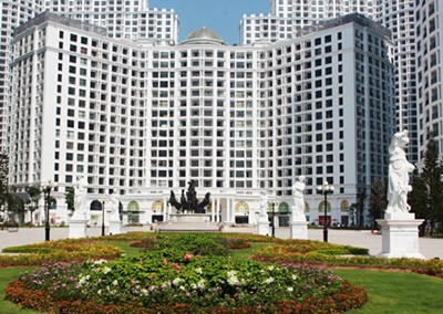 Để sở hữu “căn hộ Hoàng gia” R1, R2 Royal City, khách hàng liên hê: Hệ thống Siêu thị dự án Bất động sản STDA, văn phòng giao dịch: Tòa R2 – Khu đô thị Royal City 72A Nguyễn Trãi, Thanh Xuân, Hà Nội.  Hotline: 0914 568 944