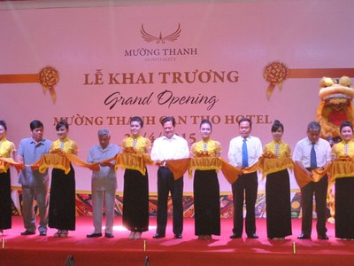Thủ tướng Chính phủ Nguyễn Tấn Dũng dự lễ khai trương và cắt băng khánh thành Khách sạn Mường Thanh Cần Thơ