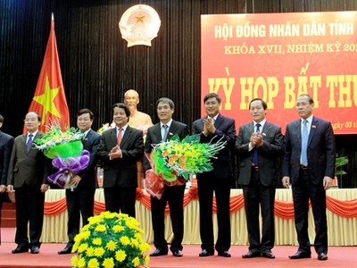 Lãnh đạo Tỉnh ủy Phú Thọ chúc mừng các ông: Bùi Minh Châu, Bùi Văn Quang được bầu giữ chức Chủ tịch UBND, Phó Chủ tịch UBND tỉnh. Ảnh Báo Phú Thọ