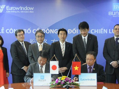 Bunka Shutter (Nhật Bản) mua gần 30% cổ phần của Eurowindow từ PENM