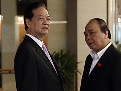 Thủ tướng Nguyễn Tấn Dũng và Phó Thủ tướng Nguyễn Xuân phúc tại hành lang Quốc hội