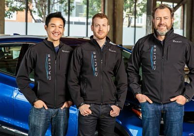 Dan Kan (trái)cùng những người bạn đồng hành của mình